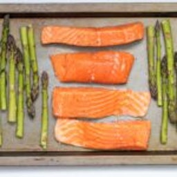 fish and asparagus